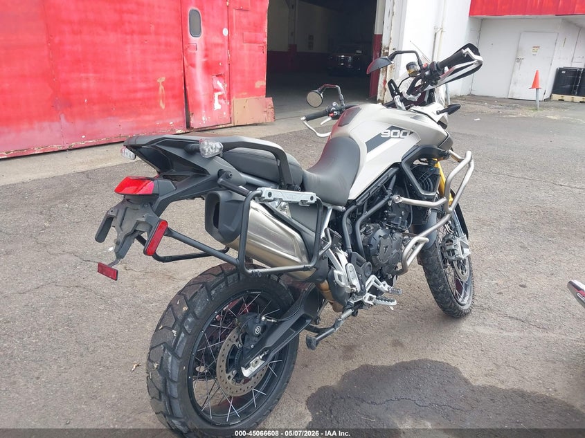 2023 Triumph motorcycle Tiger VIN SMTE67DF6PTBH0528 IAAI salvage auction — SIDE, Salvage (Oregon), sold $4,850 on 2026-07-22 (photo 4)