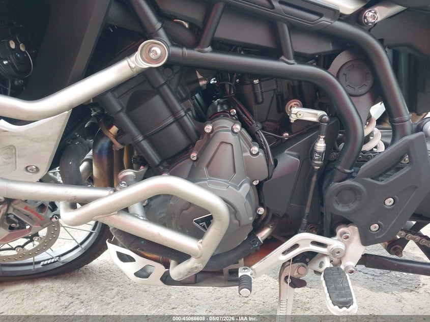 2023 Triumph motorcycle Tiger VIN SMTE67DF6PTBH0528 IAAI salvage auction — SIDE, Salvage (Oregon), sold $4,850 on 2026-07-22 (photo 9)