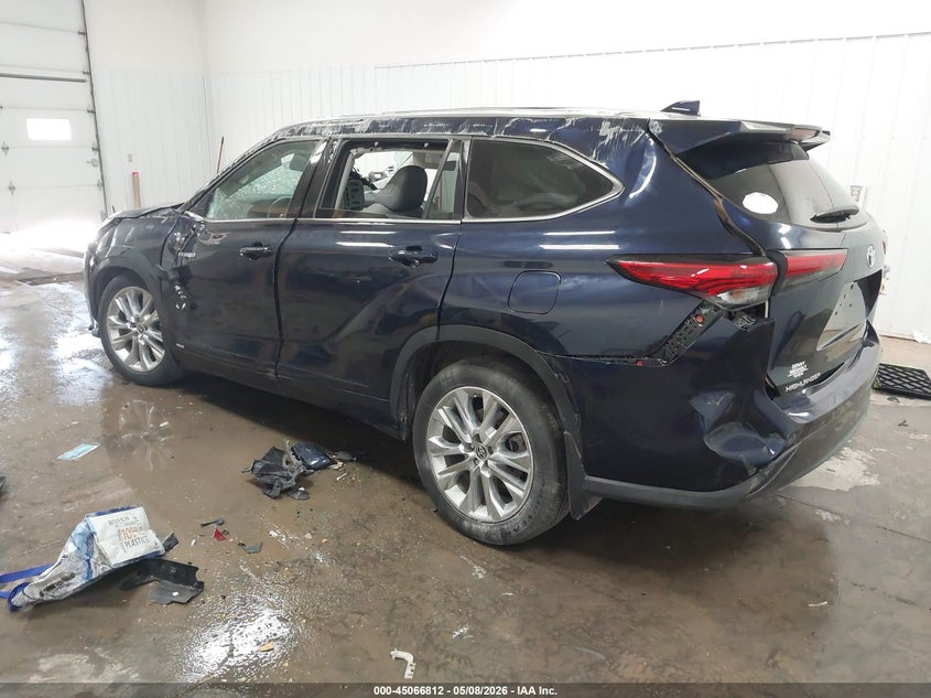 2021 Toyota Highlander VIN 5TDXBRCHXMS033704 IAAI salvage auction — ROLLOVER, Regular (South Dakota), sold $5,125 on 2026-07-07 (photo 3)
