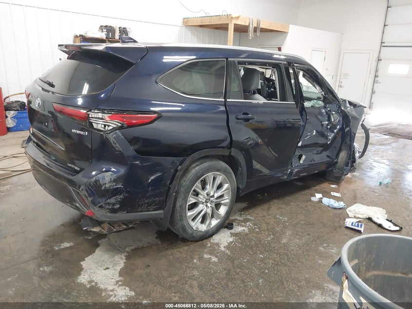 2021 Toyota Highlander VIN 5TDXBRCHXMS033704 IAAI salvage auction — ROLLOVER, Regular (South Dakota), sold $5,125 on 2026-07-07 (photo 4)