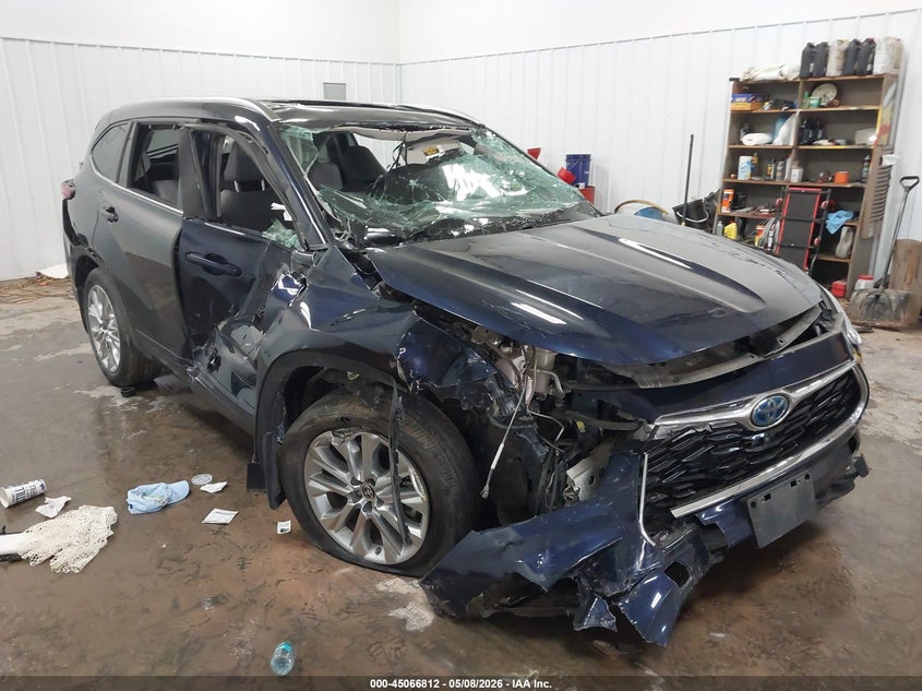 2021 Toyota Highlander VIN 5TDXBRCHXMS033704 IAAI salvage auction — ROLLOVER, Regular (South Dakota), sold $5,125 on 2026-07-07 (photo 6)