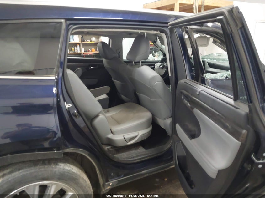 2021 Toyota Highlander VIN 5TDXBRCHXMS033704 IAAI salvage auction — ROLLOVER, Regular (South Dakota), sold $5,125 on 2026-07-07 (photo 8)