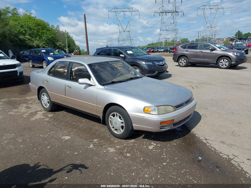 1995 Toyota Camry VIN JT2GK13E4S0090366 IAAI salvage auction — NORMAL WEAR, Salvage (Texas), sold $1,625 on 2026-07-17 (photo 1)