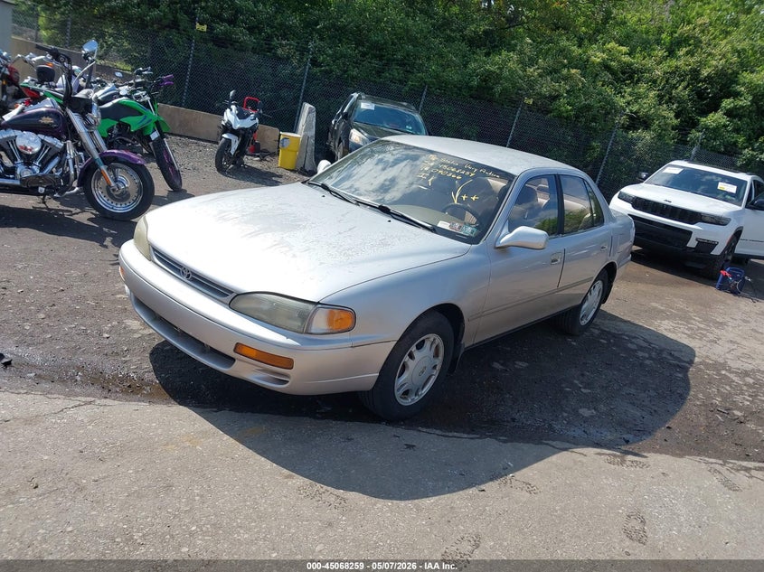 1995 Toyota Camry VIN JT2GK13E4S0090366 IAAI salvage auction — NORMAL WEAR, Salvage (Texas), sold $1,625 on 2026-07-17 (photo 2)