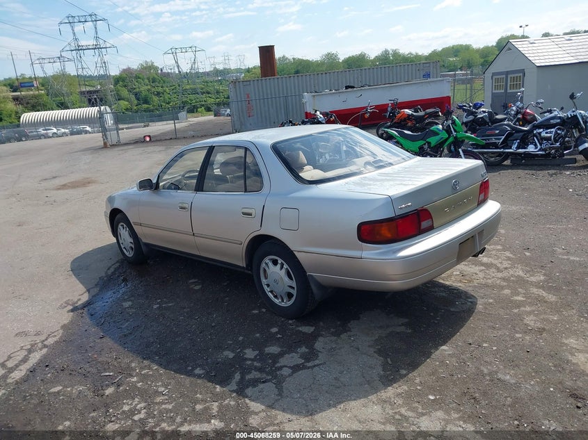 1995 Toyota Camry VIN JT2GK13E4S0090366 IAAI salvage auction — NORMAL WEAR, Salvage (Texas), sold $1,625 on 2026-07-17 (photo 3)