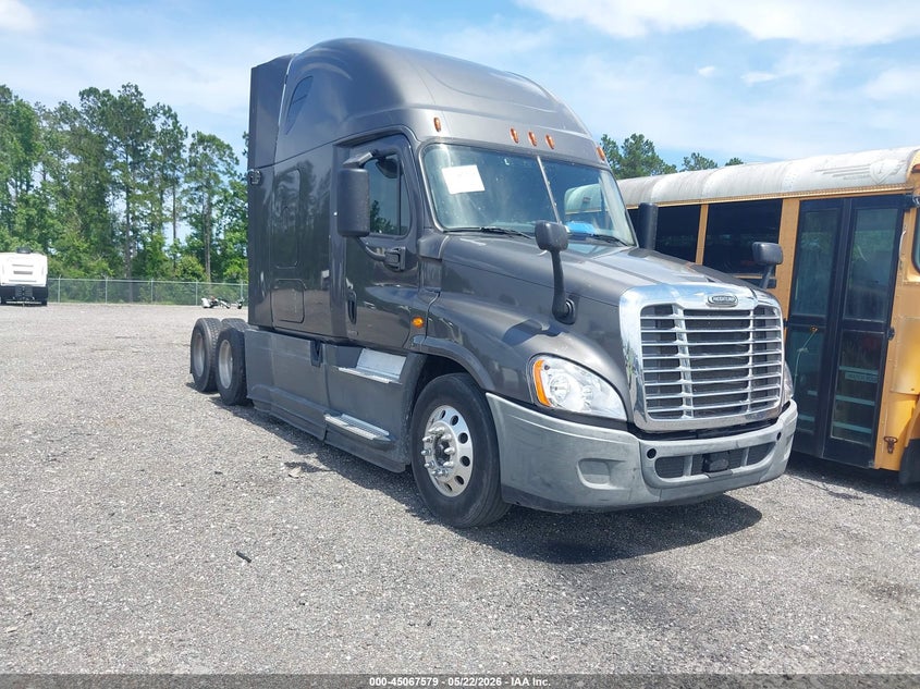 2018 Freightliner Cascadia 125 VIN 1FUJGLDR8JLJK3676 — IAAI salvage auction photo