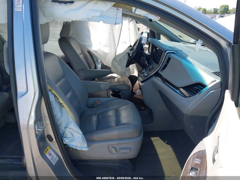2017 Toyota Sienna VIN 5TDYZ3DC5HS809839 IAAI salvage auction — FRONT END, Salvage (Virginia), sold $1,900 on 2026-07-21 (photo 5)