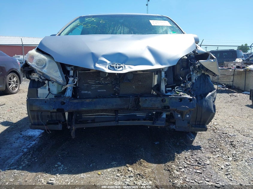 2017 Toyota Sienna VIN 5TDYZ3DC5HS809839 IAAI salvage auction — FRONT END, Salvage (Virginia), sold $1,900 on 2026-07-21 (photo 6)