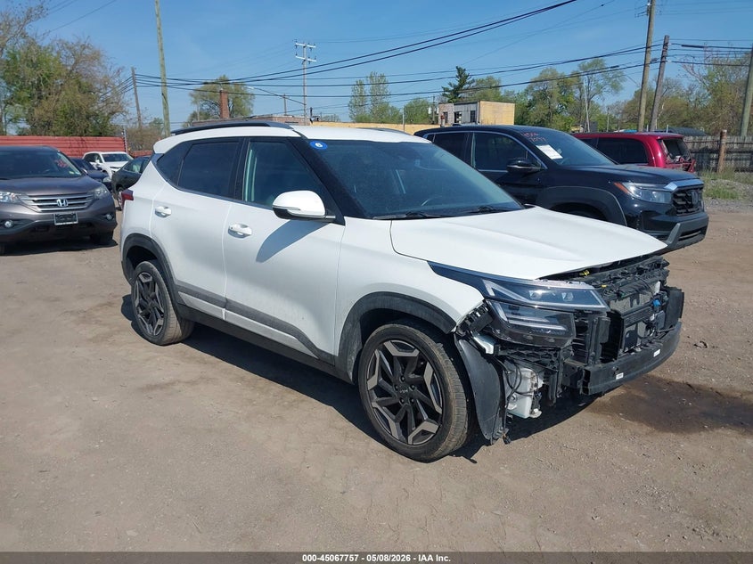 2024 Kia Seltos VIN KNDETCA72R7593889 IAAI salvage auction — FRONT & REAR, Clear (Michigan), sold $6,300 on 2026-07-15 (photo 1)