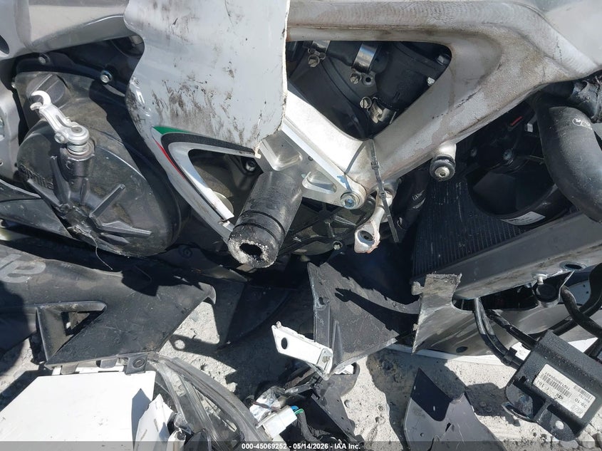 2011 Aprilia Rsv VIN ZD4RKU011BS000022 IAAI salvage auction — ALL OVER, Salvage (Georgia), sold $250 on 2026-07-07 (photo 8)