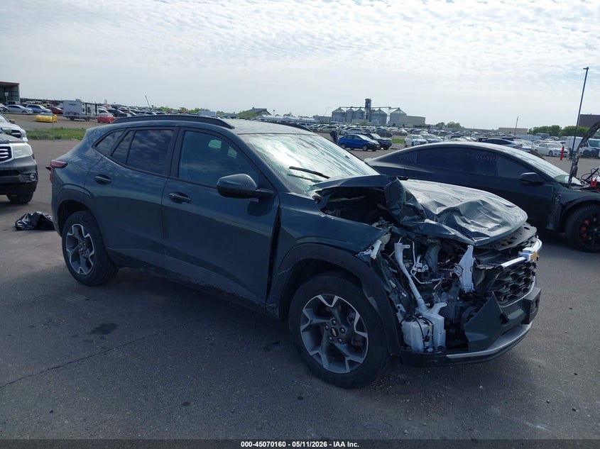 2025 Chevrolet Trax VIN KL77LHEPXSC220299 IAAI salvage auction — RIGHT FRONT, Salvage (Minnesota), sold $4,200 on 2026-07-29 (photo 1)