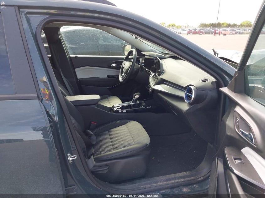 2025 Chevrolet Trax VIN KL77LHEPXSC220299 IAAI salvage auction — RIGHT FRONT, Salvage (Minnesota), sold $4,200 on 2026-07-29 (photo 5)