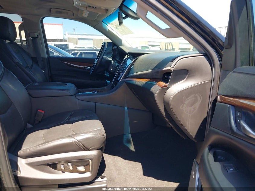 2019 Cadillac Escalade VIN 1GYS3AKJ9KR213176 IAAI salvage auction — HAIL, Clear (Oklahoma), sold $10,300 on 2026-07-29 (photo 5)