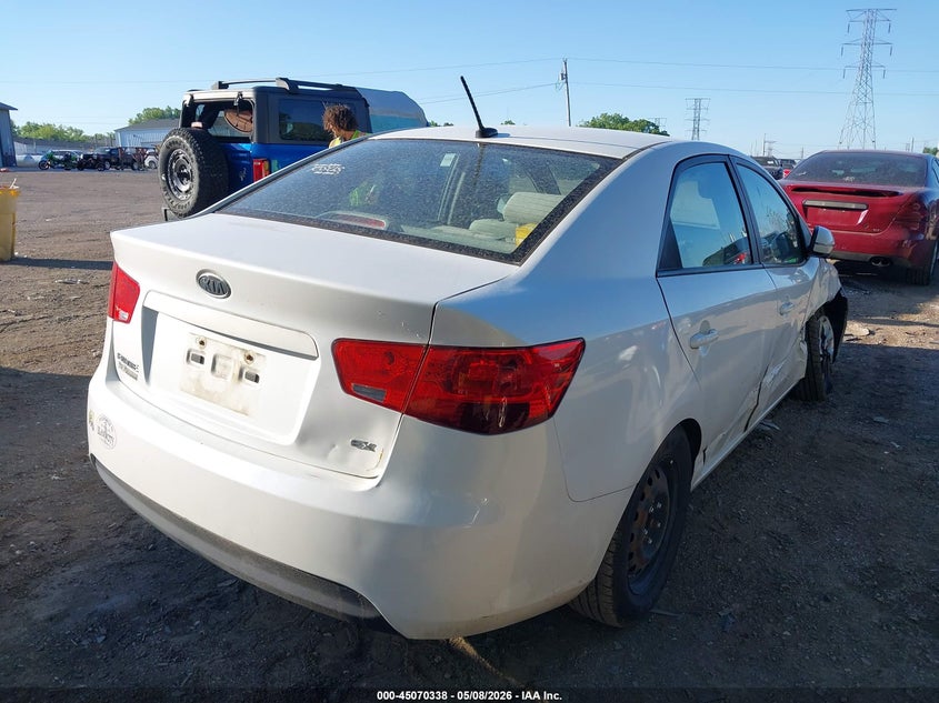 2013 Kia Forte VIN KNAFU4A21D5738255 IAAI salvage auction — RIGHT SIDE, Clear (Indiana), sold $550 on 2026-07-22 (photo 4)