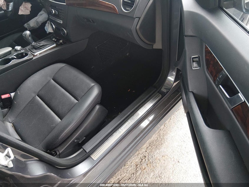 2014 Mercedes-benz C-klasse VIN WDDGF8AB4ER320183 IAAI salvage auction — FRONT END, Salvage (Connecticut), sold $775 on 2026-07-30 (photo 5)
