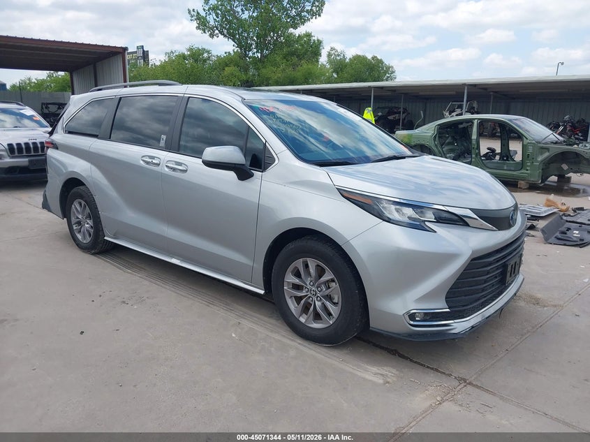 2022 Toyota Sienna VIN 5TDYRKEC5NS085171 IAAI salvage auction — LEFT SIDE, Original (Texas), sold $10,950 on 2026-07-15 (photo 1)