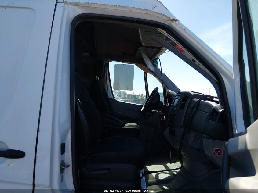2016 Mercedes-benz Sprinter VIN WD3PE8DD2GP174529 IAAI salvage auction — ALL OVER, Salvage (Illinois), sold $375 on 2026-07-14 (photo 5)