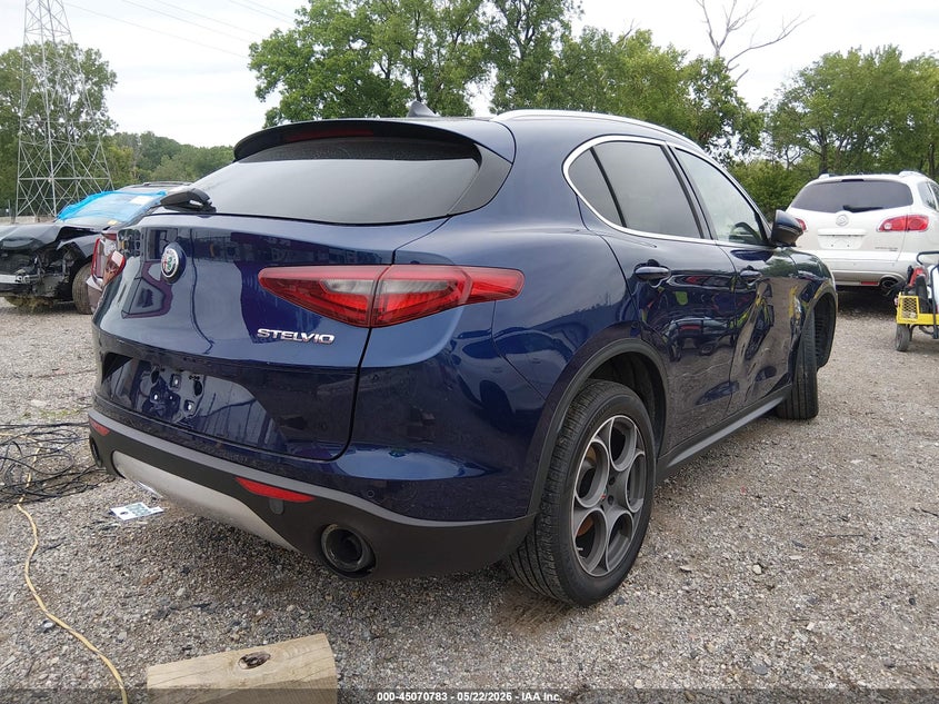 2018 Alfa romeo Stelvio VIN ZASFAKBN6J7B78880 IAAI salvage auction — RIGHT SIDE, Clear (Indiana), sold $3,200 on 2026-07-15 (photo 4)