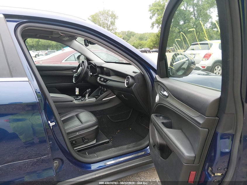 2018 Alfa romeo Stelvio VIN ZASFAKBN6J7B78880 IAAI salvage auction — RIGHT SIDE, Clear (Indiana), sold $3,200 on 2026-07-15 (photo 5)