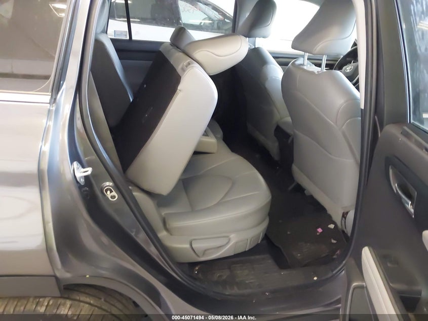 2022 Toyota Highlander VIN 5TDGZRBH0NS236986 IAAI salvage auction — FRONT & REAR, Salvage (Minnesota), sold $13,600 on 2026-07-29 (photo 8)