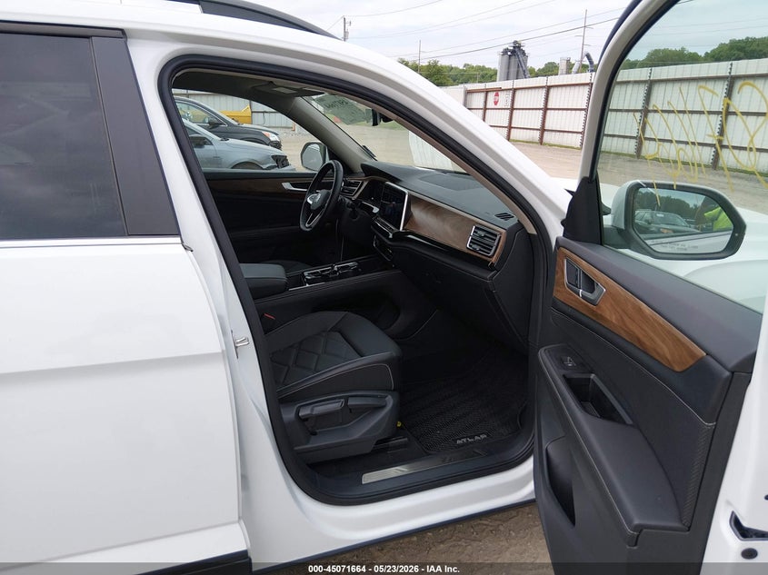2024 Volkswagen Atlas VIN 1V2HR2CA7RC623666 IAAI salvage auction — HAIL, Salvage (Iowa), sold $17,100 on 2026-07-29 (photo 5)