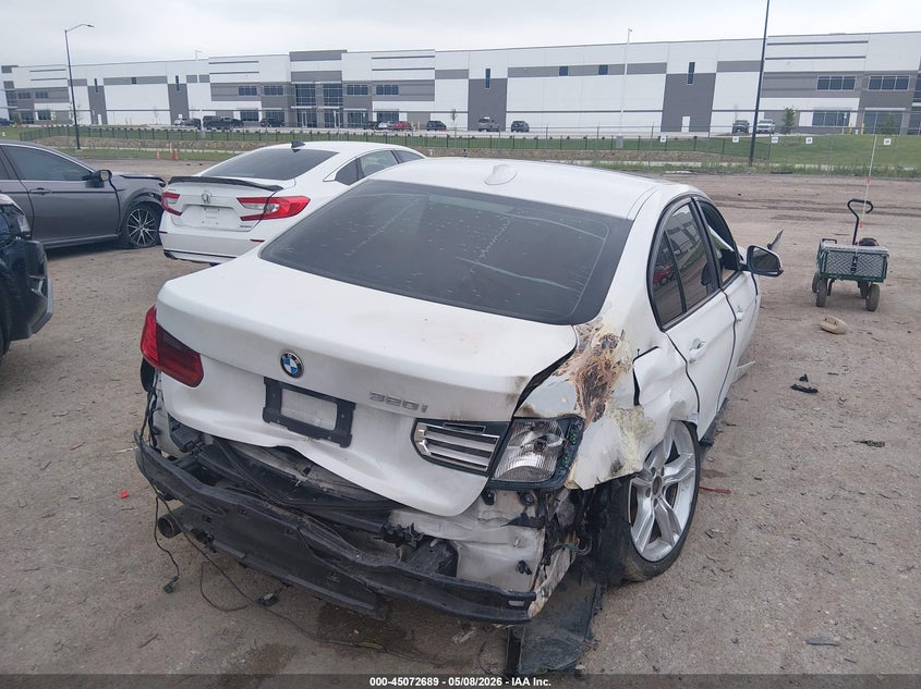 2015 BMW 3er VIN WBA3B1G50FNT63437 IAAI salvage auction — INTERIOR BURN, Salvage (Texas), sold $525 on 2026-07-21 (photo 4)