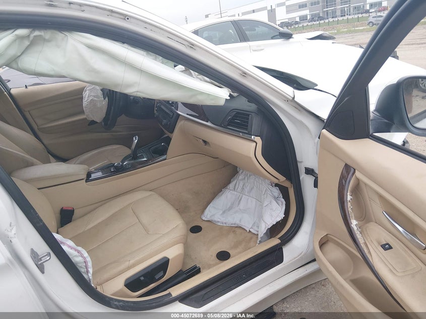 2015 BMW 3er VIN WBA3B1G50FNT63437 IAAI salvage auction — INTERIOR BURN, Salvage (Texas), sold $525 on 2026-07-21 (photo 5)
