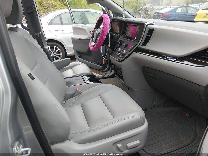 2020 Toyota Sienna VIN 5TDYZ3DC0LS043432 IAAI salvage auction — FRONT END, Salvage (Massachusetts), sold $8,575 on 2026-07-24 (photo 5)