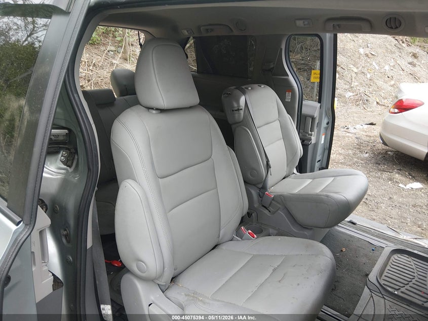 2020 Toyota Sienna VIN 5TDYZ3DC0LS043432 IAAI salvage auction — FRONT END, Salvage (Massachusetts), sold $8,575 on 2026-07-24 (photo 8)
