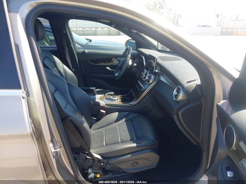 2019 Mercedes-benz VIN WDC0G4JB8KV127890 IAAI salvage auction — REAR END, Salvage (California), sold $8,600 on 2026-08-05 (photo 5)