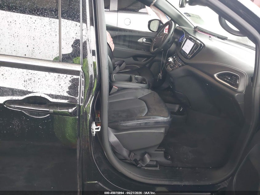 2026 Chrysler Pacifica VIN 2C4RC1BG5TR152753 IAAI salvage auction — LEFT SIDE, Salvage (Texas), sold $9,200 on 2026-07-31 (photo 5)