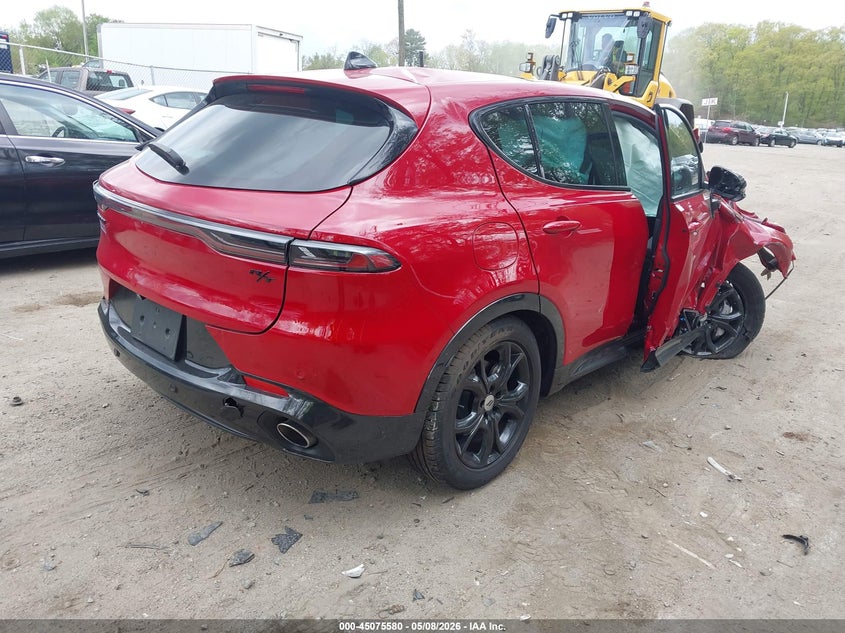 2024 Dodge Hornet VIN ZACPDFDW7R3A11483 IAAI salvage auction — ROLLOVER, Salvage (Rhode Island), sold $25 on 2026-07-28 (photo 4)