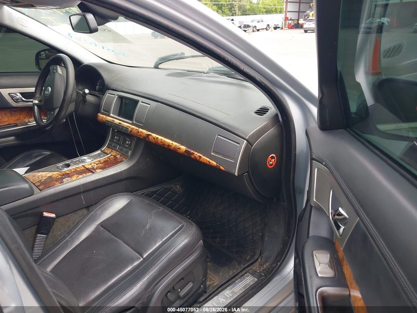 2010 Jaguar Xf VIN SAJWA0GB0ALR53212 IAAI salvage auction — NORMAL WEAR, Bill Of Sale (Tennessee), sold $200 on 2026-07-21 (photo 5)