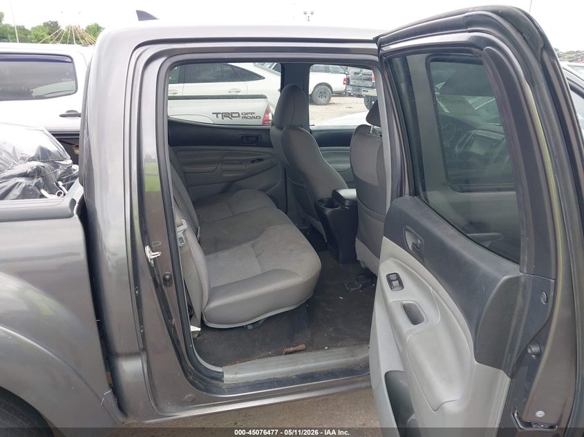 2015 Toyota Tacoma VIN 5TFLU4EN7FX133979 IAAI salvage auction — FRONT END, Salvage Title, sold $7,700 on 2026-07-31 (photo 8)