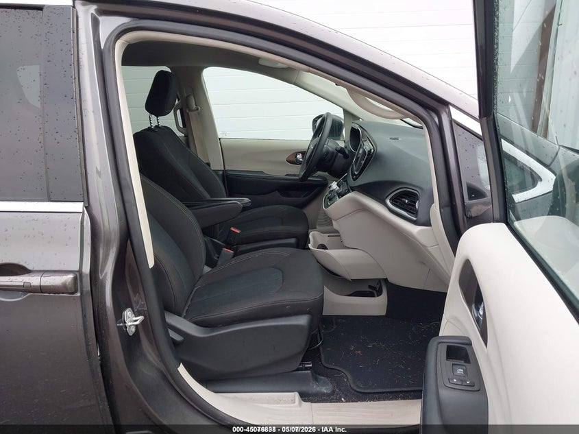 2022 Chrysler Voyager VIN 2C4RC1CG2NR127794 IAAI salvage auction — NORMAL WEAR, Sf97 (Ohio), sold $11,000 on 2026-07-20 (photo 5)