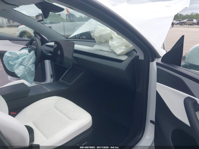 2026 Tesla Model y VIN 7SAYGDED1TA580057 IAAI salvage auction — RIGHT FRONT, Rebuildable (Florida), sold $17,200 on 2026-07-30 (photo 5)