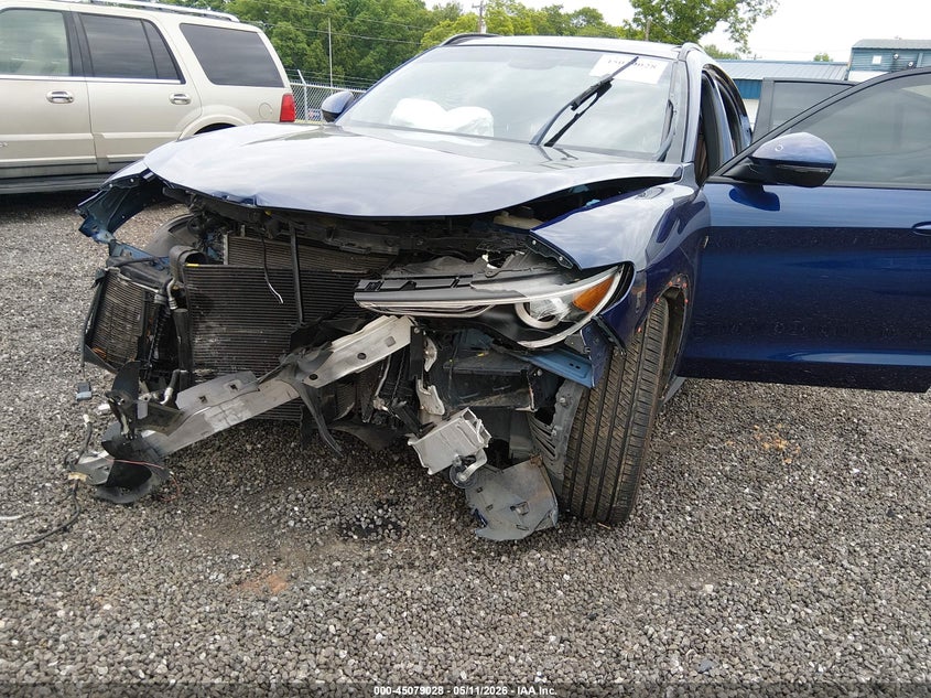 2018 Alfa romeo Stelvio VIN ZASFAKNN2J7B90083 IAAI salvage auction — FRONT END, Salvage (South Carolina), sold $1,650 on 2026-08-18 (photo 6)