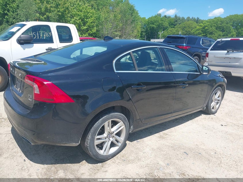 2015 Volvo S60 VIN YV1612TC8F2307383 IAAI salvage auction — UNKNOWN, Salvage Title, sold $325 on 2026-08-11 (photo 4)