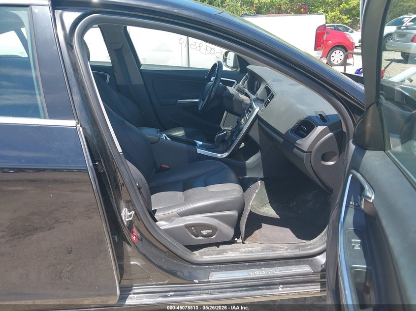 2015 Volvo S60 VIN YV1612TC8F2307383 IAAI salvage auction — UNKNOWN, Salvage Title, sold $325 on 2026-08-11 (photo 5)