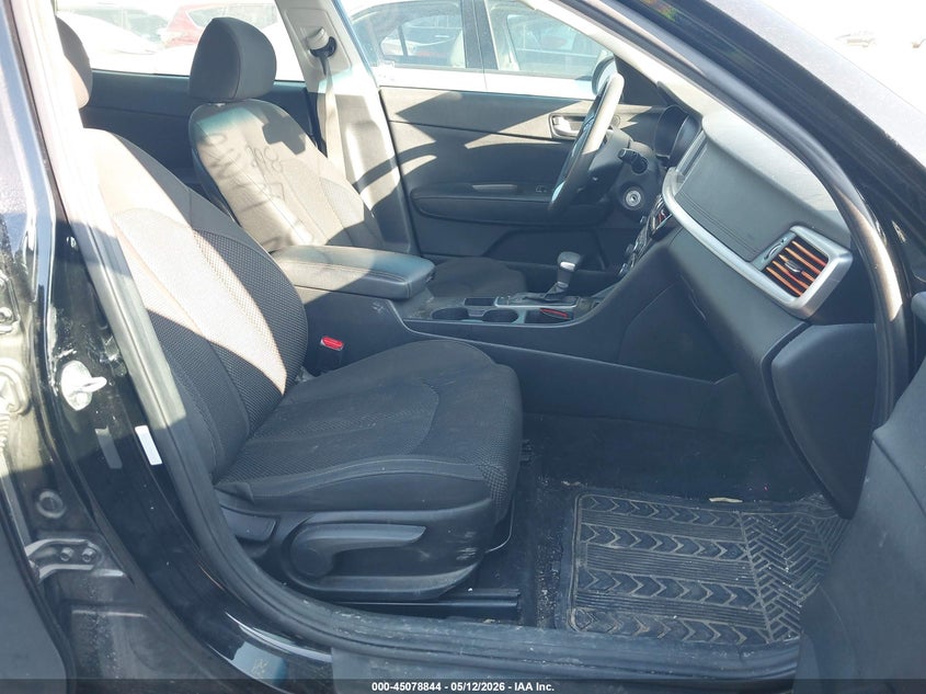 2019 Kia Optima VIN 5XXGT4L35KG276307 IAAI salvage auction — ENGINE BURN, Salvage (Texas), sold $750 on 2026-07-20 (photo 5)
