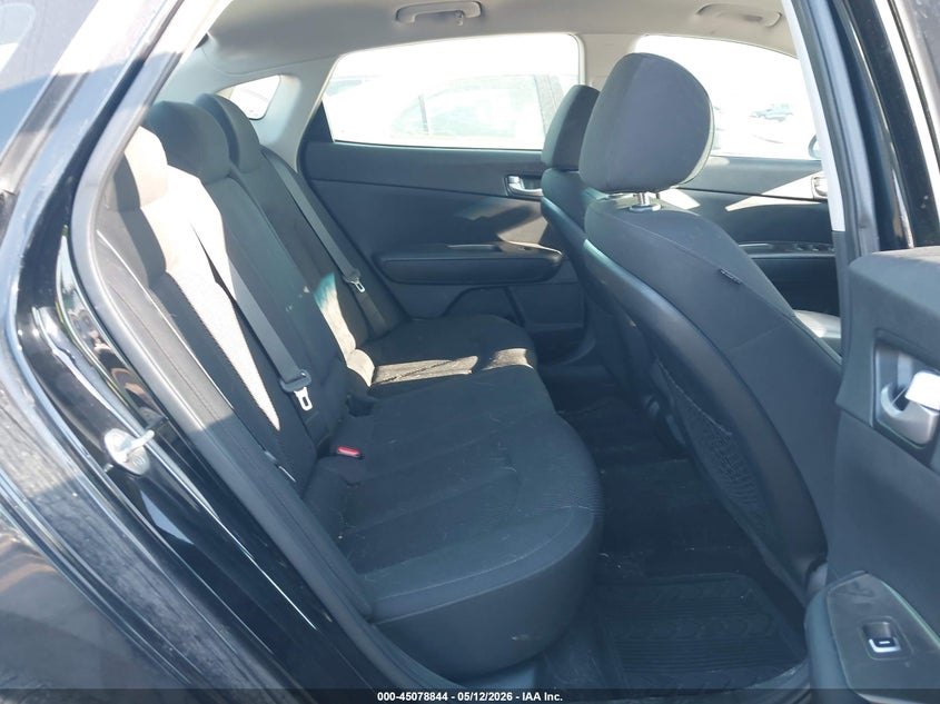 2019 Kia Optima VIN 5XXGT4L35KG276307 IAAI salvage auction — ENGINE BURN, Salvage (Texas), sold $750 on 2026-07-20 (photo 8)