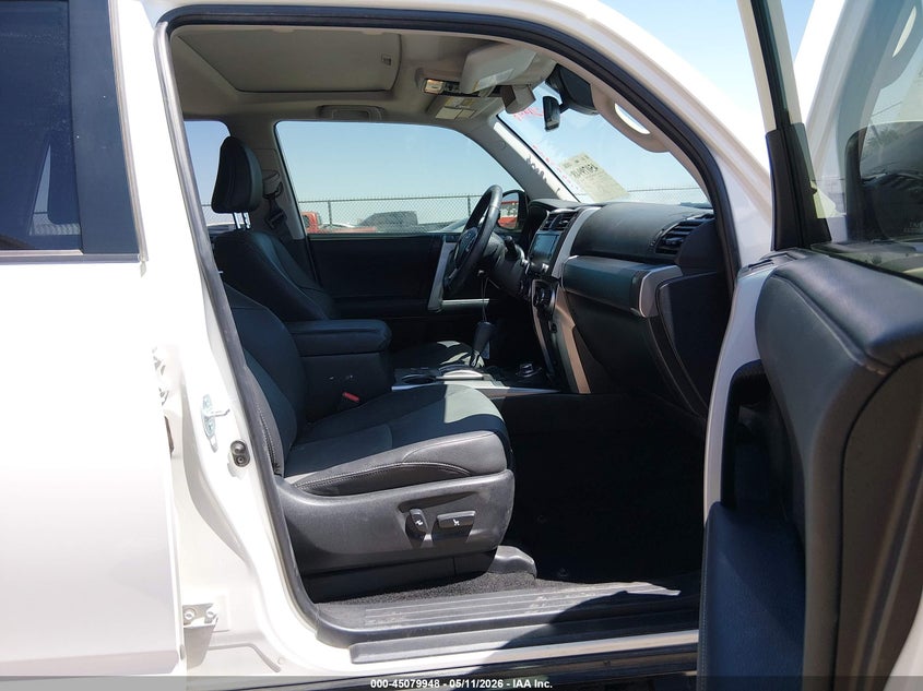 2021 Toyota 4runner VIN JTENU5JR7M5855965 IAAI salvage auction — FRONT END, Salvage Title, sold $16,700 on 2026-08-01 (photo 5)