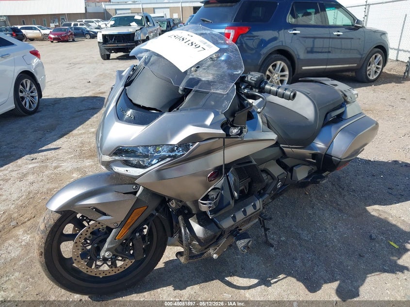 2018 Honda Gl1800c VIN JH2SC7911JK000235 IAAI salvage auction — FRONT END, Clear (Oklahoma), sold $5,650 on 2026-07-28 (photo 2)