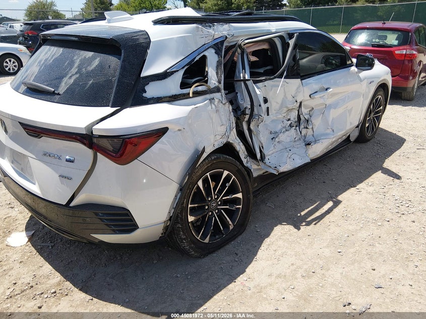 2024 Acura Zdx VIN 4W5KHNRL5RZ502235 IAAI salvage auction — RIGHT SIDE, Salvage (Kentucky), sold $7,700 on 2026-07-16 (photo 4)