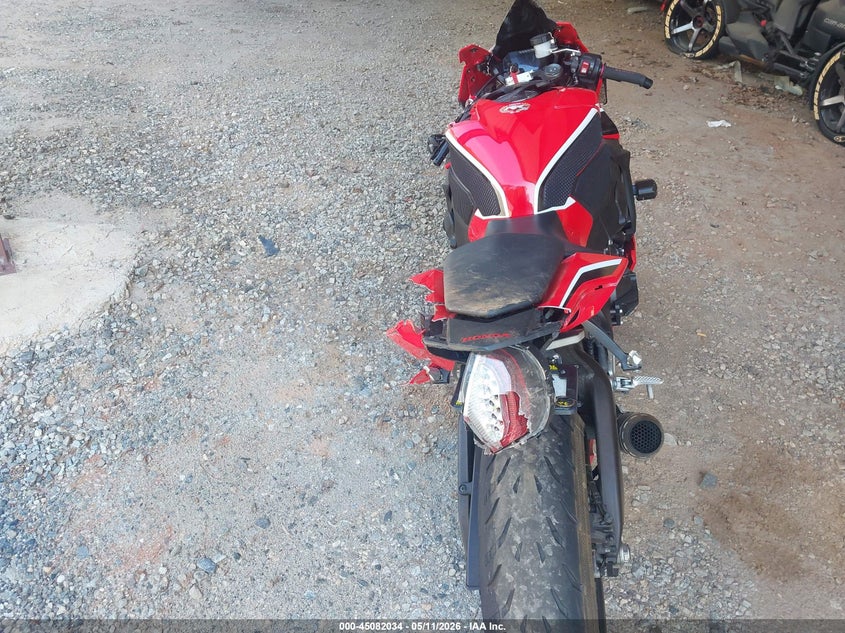 2017 Honda Cbr VIN JH2SC7719HK000142 IAAI salvage auction — FRONT & REAR, Salvage (Georgia), sold $3,050 on 2026-07-22 (photo 6)