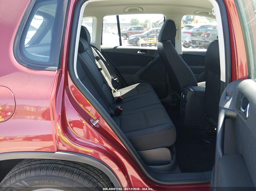 2015 Volkswagen Tiguan VIN WVGBV7AX5FW020275 IAAI salvage auction — HAIL, Salvage (Illinois), sold $1,650 on 2026-07-07 (photo 8)
