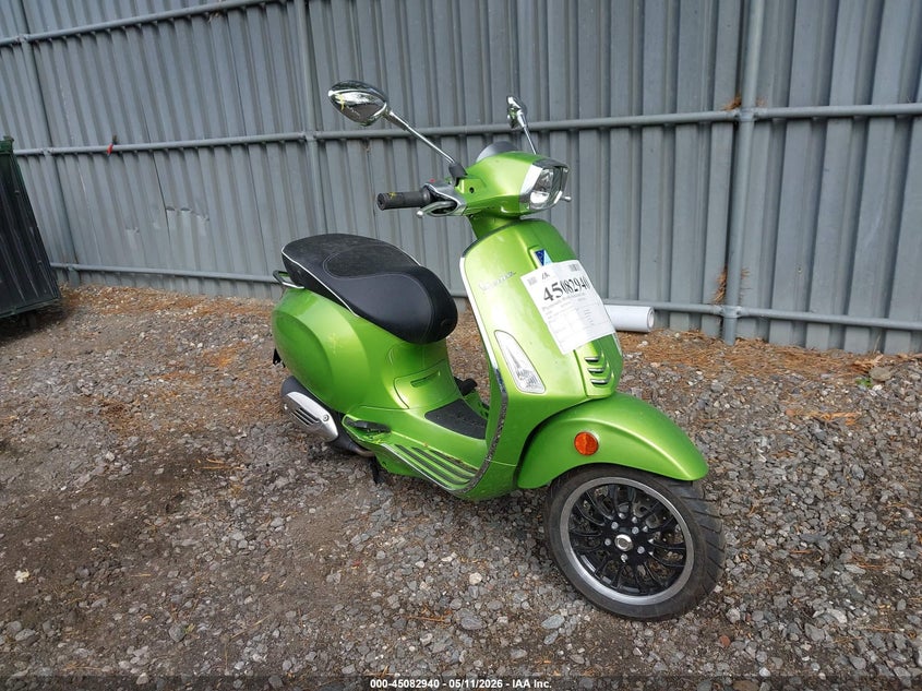 2018 Vespa Primavera VIN ZAPC536B0J5201313 IAAI salvage auction — LEFT & RIGHT, Salvage Title, sold $525 on 2026-08-11 (photo 1)