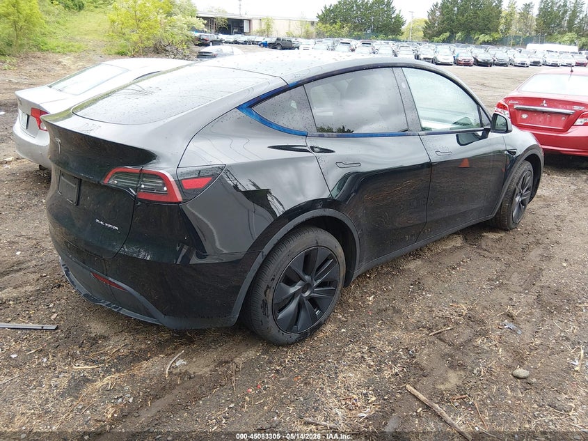 2025 Tesla Model y VIN 7SAYGDEE0SF221566 IAAI salvage auction — LEFT SIDE, Salvage (Massachusetts), sold $13,100 on 2026-07-28 (photo 4)