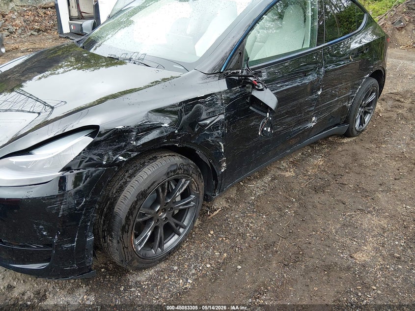 2025 Tesla Model y VIN 7SAYGDEE0SF221566 IAAI salvage auction — LEFT SIDE, Salvage (Massachusetts), sold $13,100 on 2026-07-28 (photo 6)