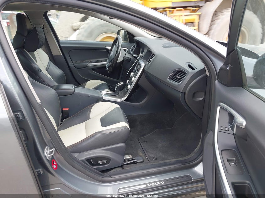 2016 Volvo S60 cross country VIN YV4612UM8G2001442 IAAI salvage auction — NORMAL WEAR, Salvage (Texas), sold $375 on 2026-08-05 (photo 5)
